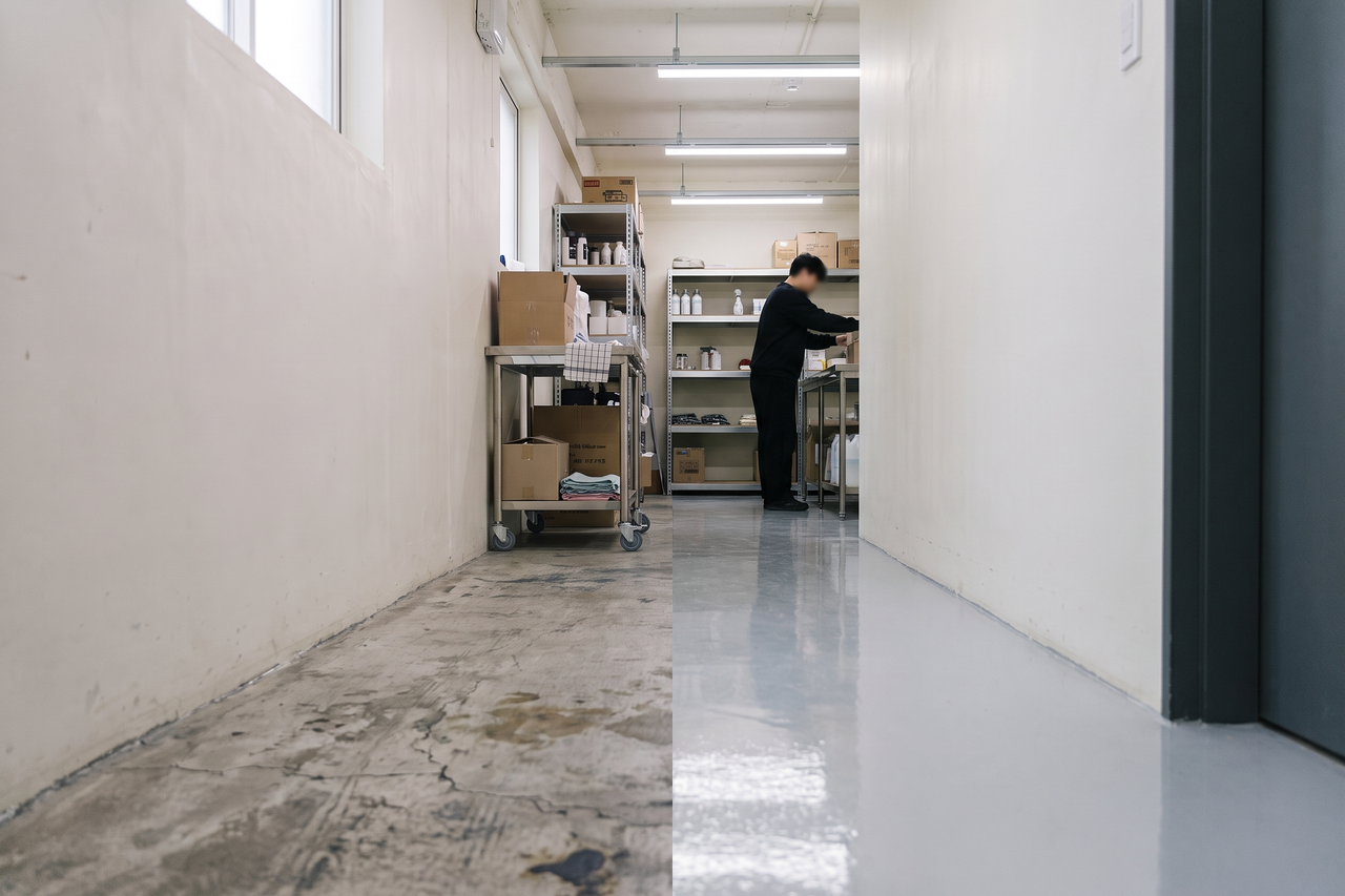 Illustrative before-and-after example of a commercial epoxy floor, from worn concrete to a clean, sealed surface